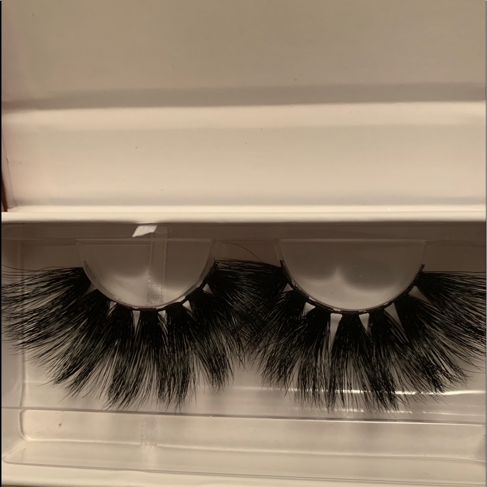 Lashes - Picture 2 of 2